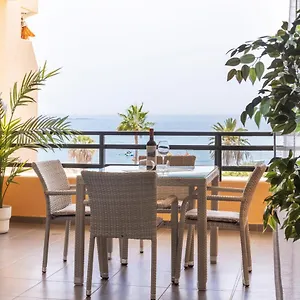 https://frontline-penthouse-with-heated-pool-and-parking.tenerifehoteles.net